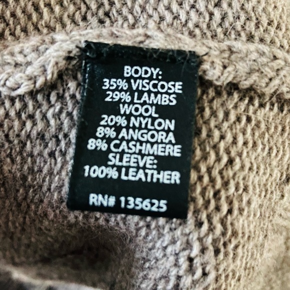 Sweater jacket in medium - Picture 7 of 7